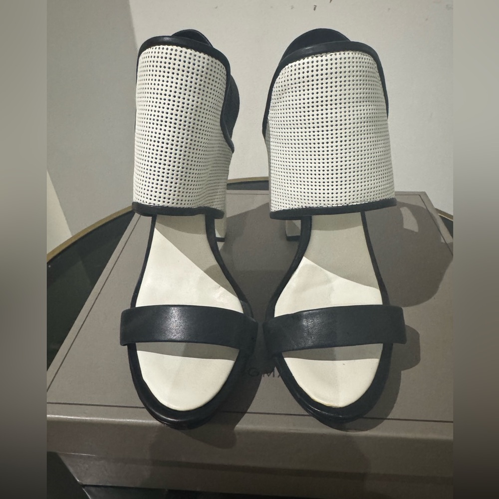 BCBG Nappa leather . Black with white perforated leather. Metal accent on heel